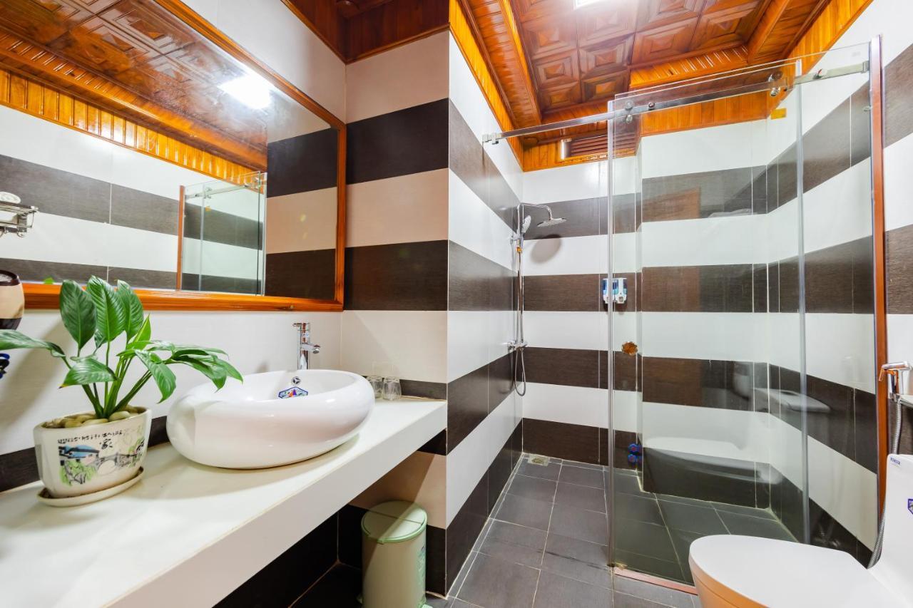 Theking Hotel Huong Gia Exteriör bild